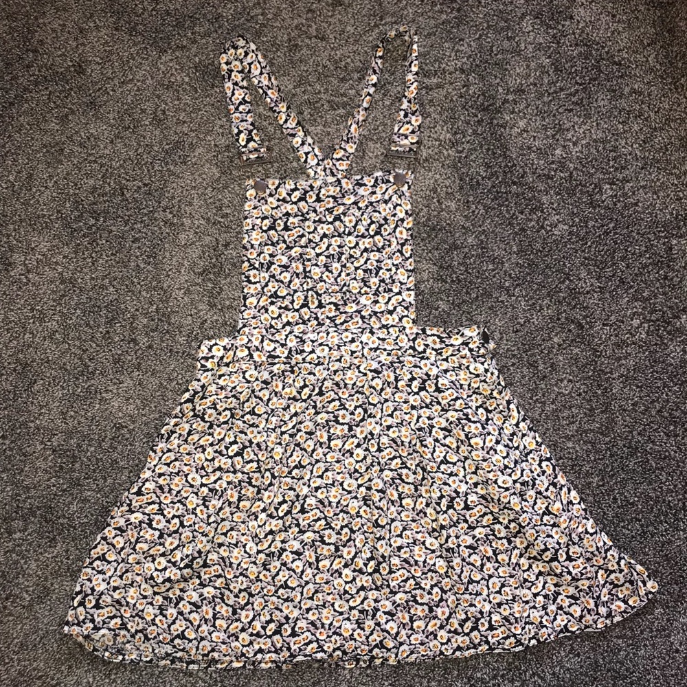 EUC NEW LOOK floral overall dress size L